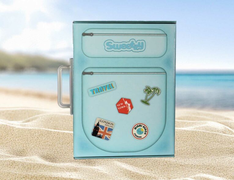 Suitcase-Box 2-(beach-background)
