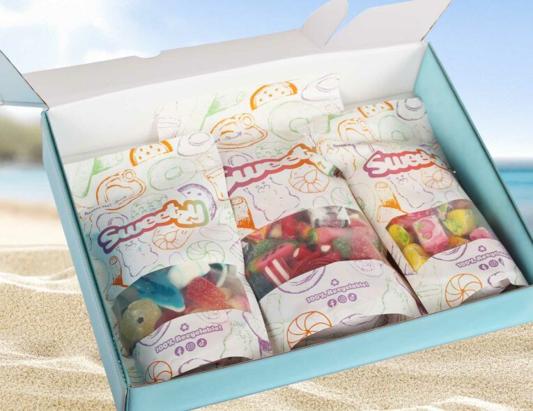Suitcase-Box 7-(beach-background)
