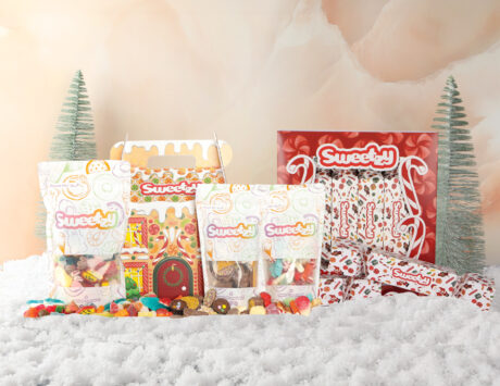Gingerbread House + Christmas Crackers (Pack of 6)