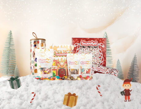 Gingerbread House + Glass Jar + Christmas Crackers